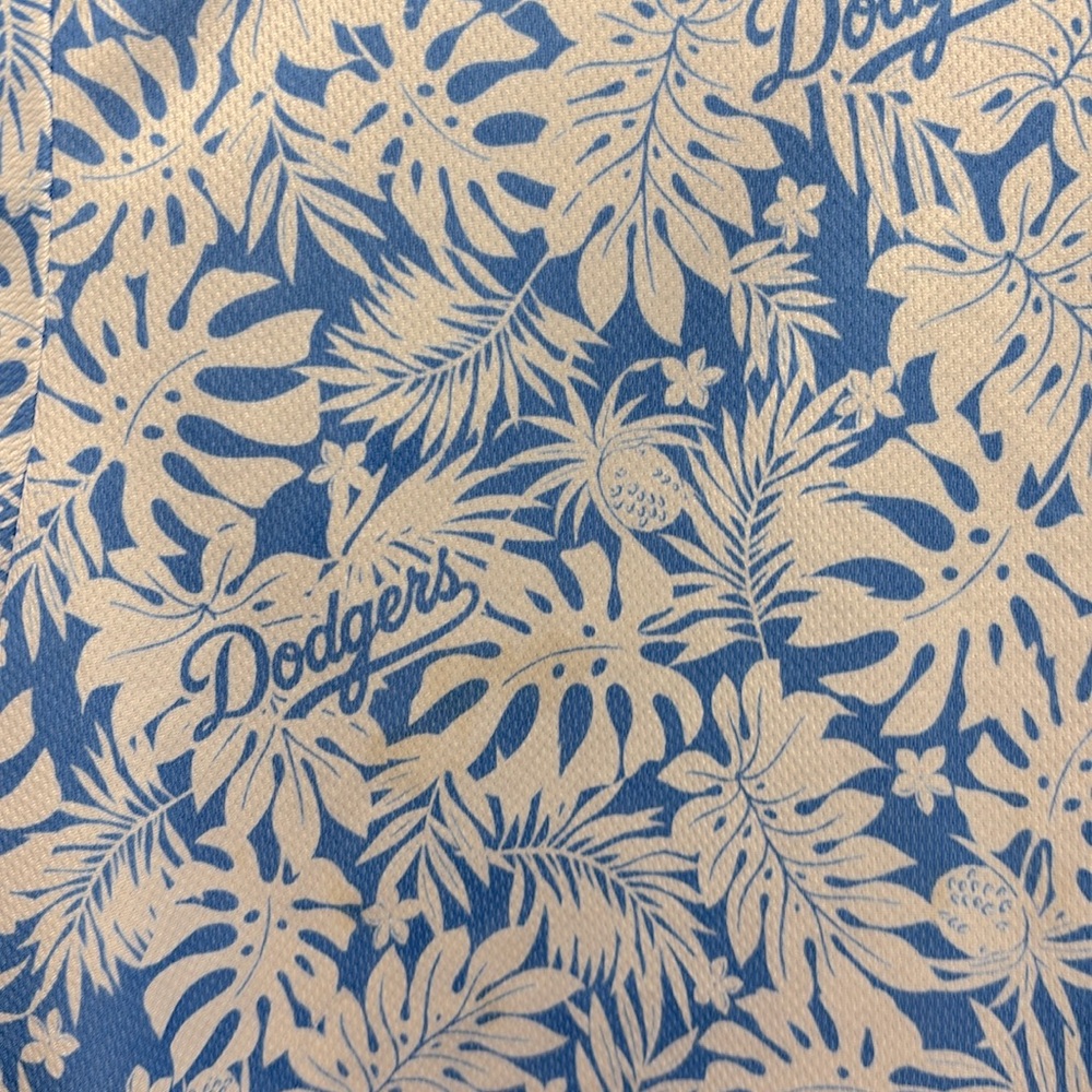 Los Angeles Dodgers Luau night hawaiian shirt XL button down merch - Picture 2 of 6